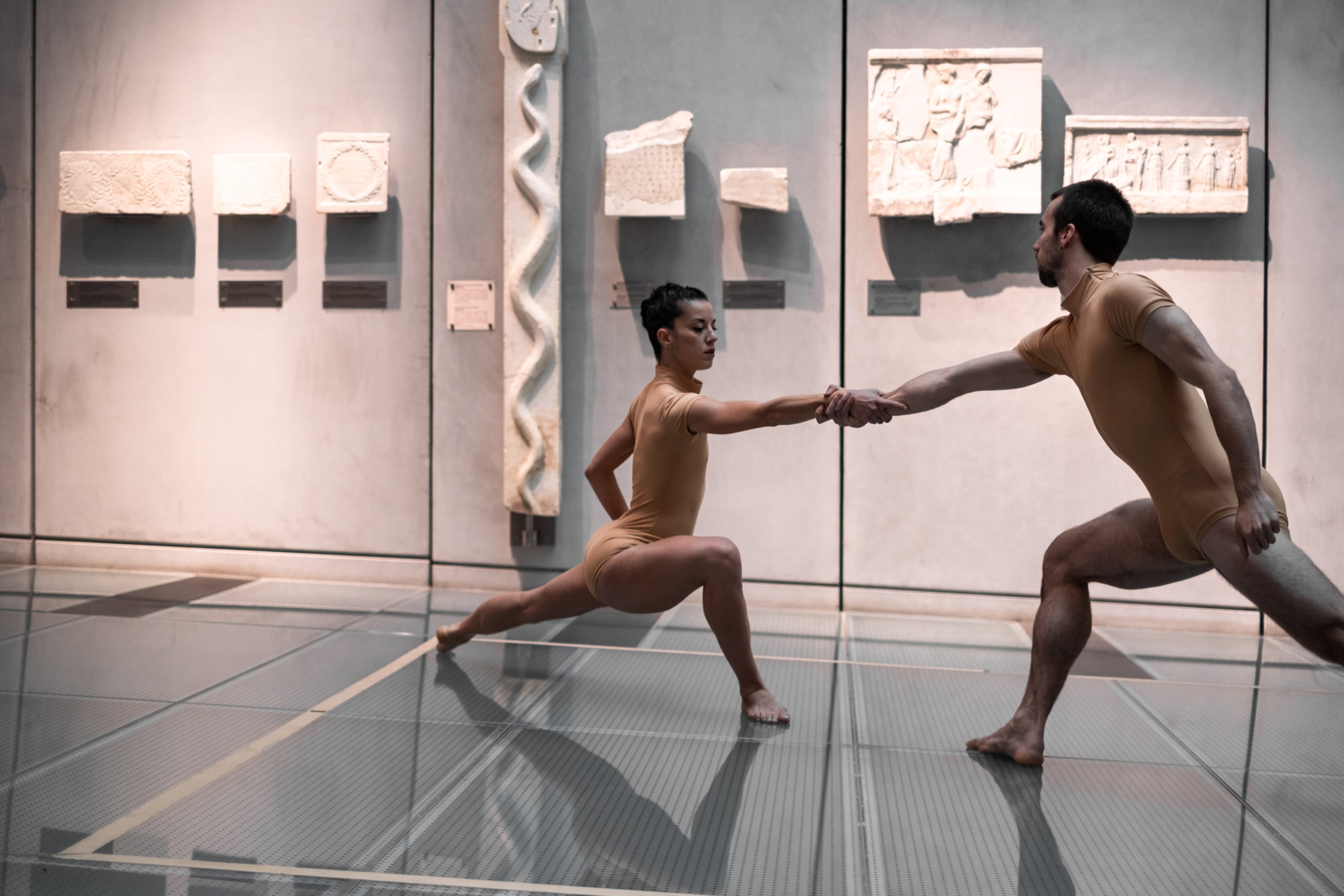 FND_Aterballetto - MicroDanze - Near Life Experience - chor. A. Preljocaj - dancers I. Mastroviti, H. Tur-Dorvault - Athens Acropolis Museum - ph I. Kampanis